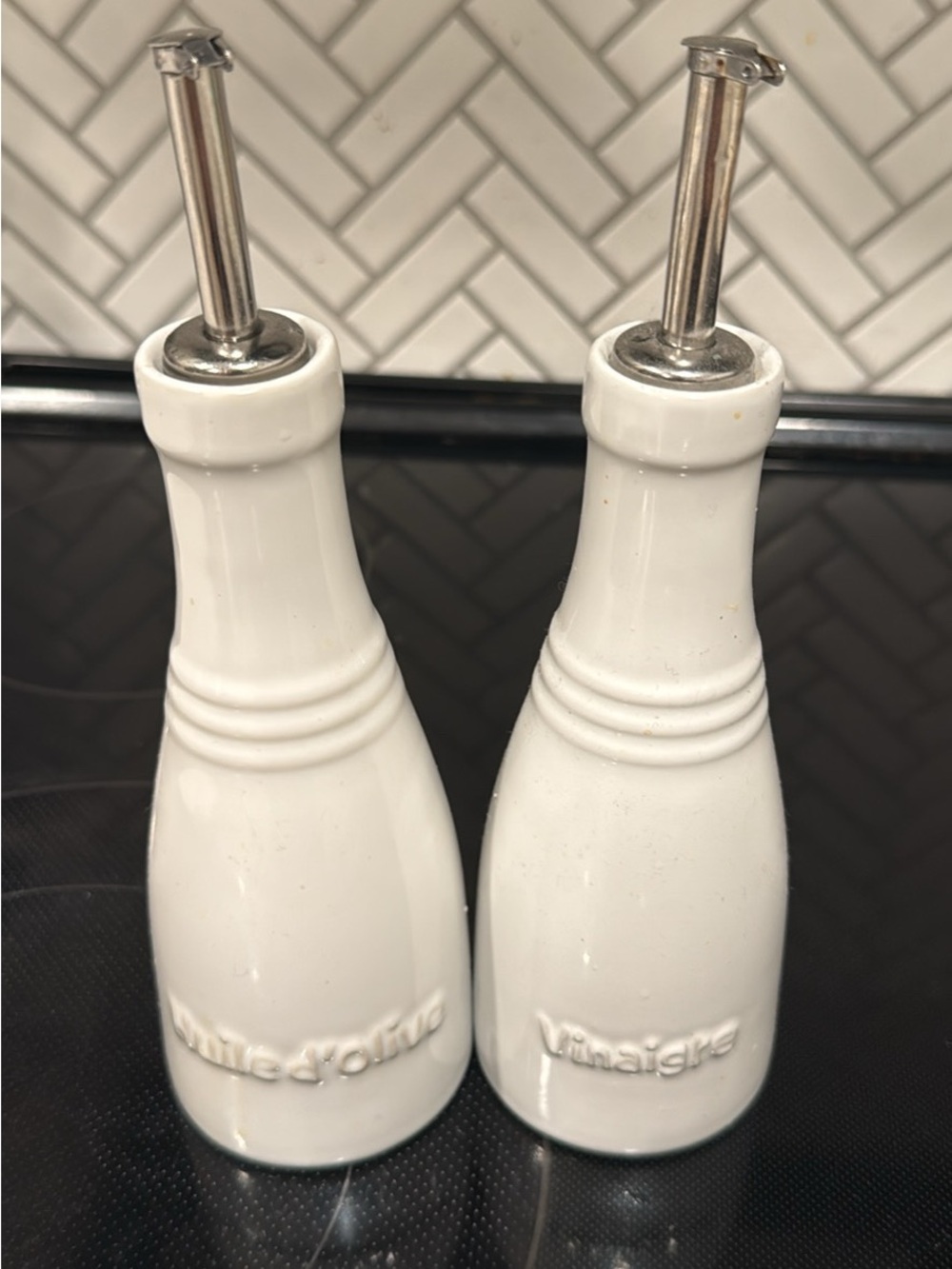 Le Creuset White Ceramic Oil and Vinegar Set
